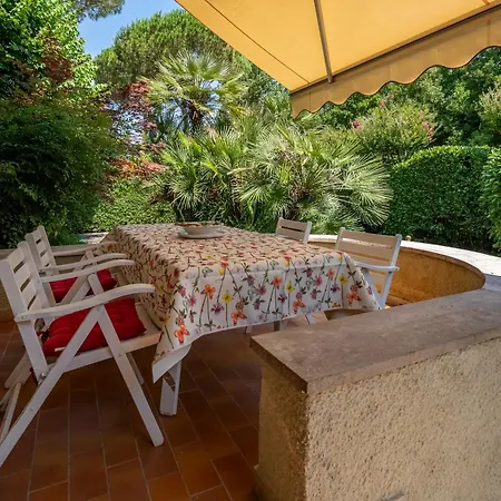 A Dei Marmi Vila