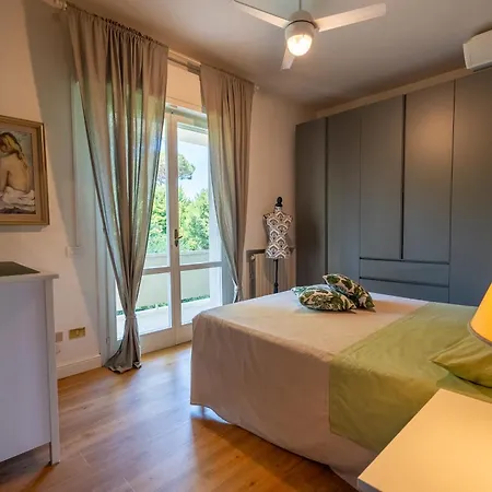 Vila A Dei Marmi