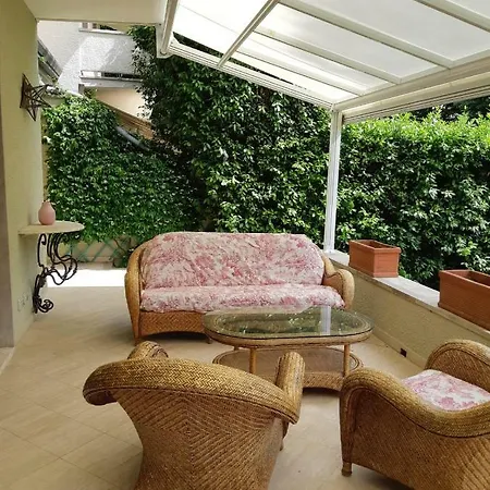 Villa A Dei Marmi *