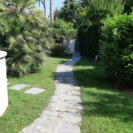 A Dei Marmi *